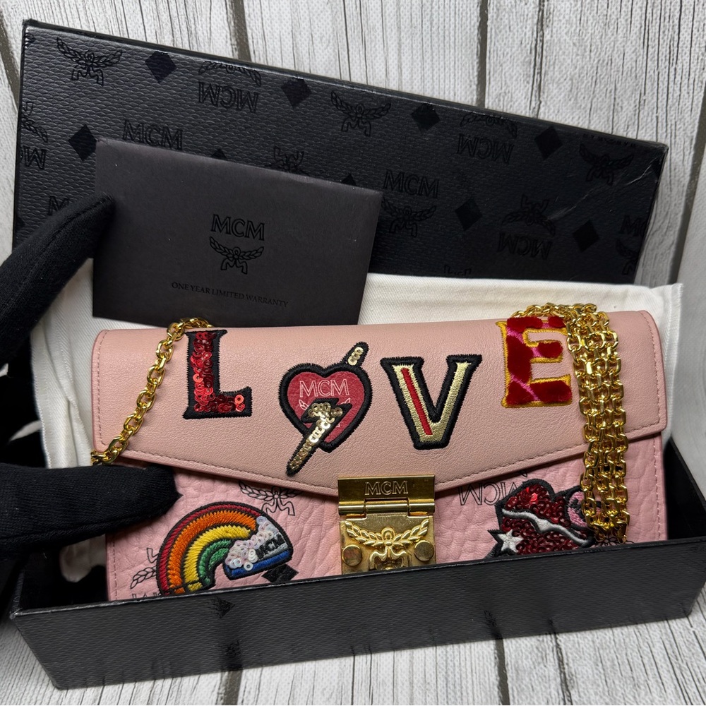 PRE LOVED MCM Patricia Love Patch Crossbody Wallet On Chain